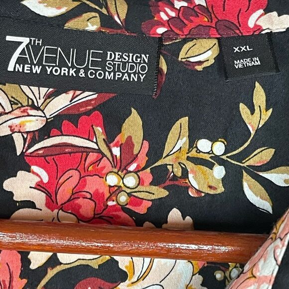 NY&Co Floral 3/4 Sleeve Button & Sleeve Blouse - Picture 6 of 8